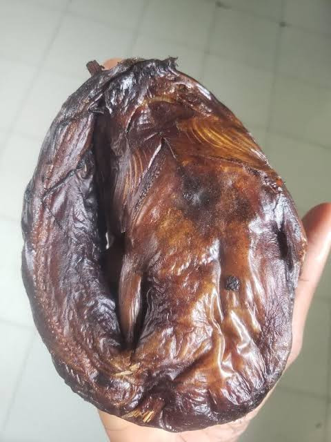 1 full dry cat fish/mangala