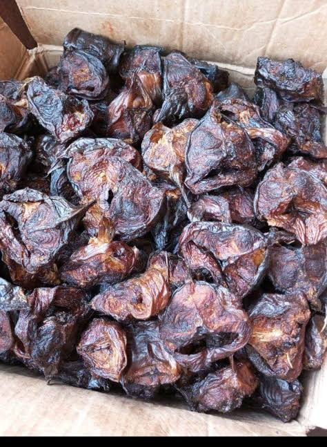 1carton of 100pcs of medium sizes of dried catfish