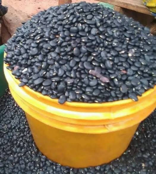 1 bucket of Black Beans 3kg
