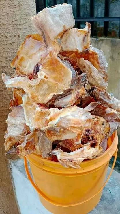 1 bucket of stock fish cutlets 3.3kg